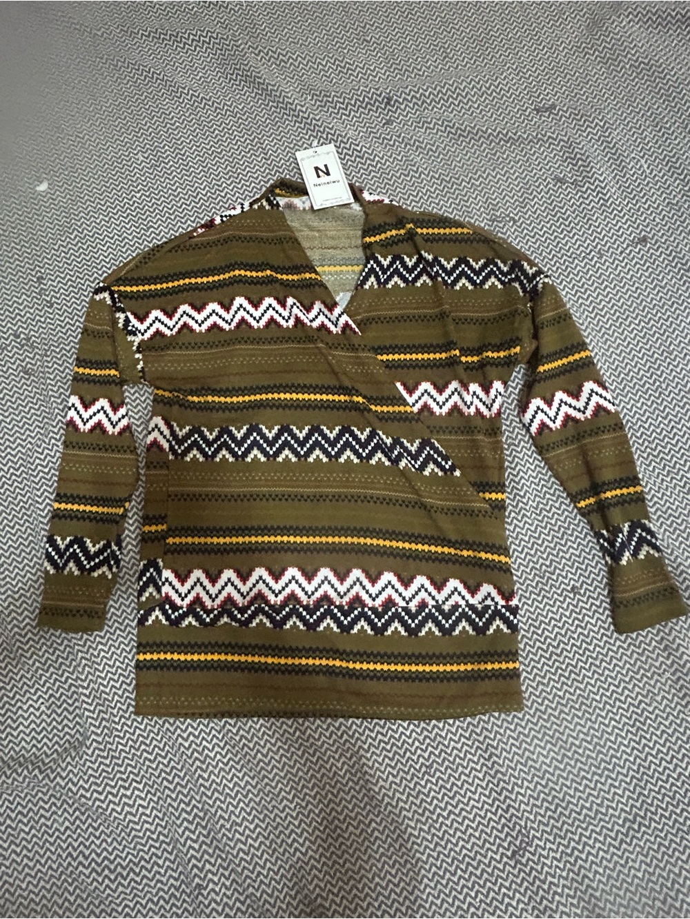 NeineiwU Olive Green Chevron Knit Sweater with Multicolor Stripes